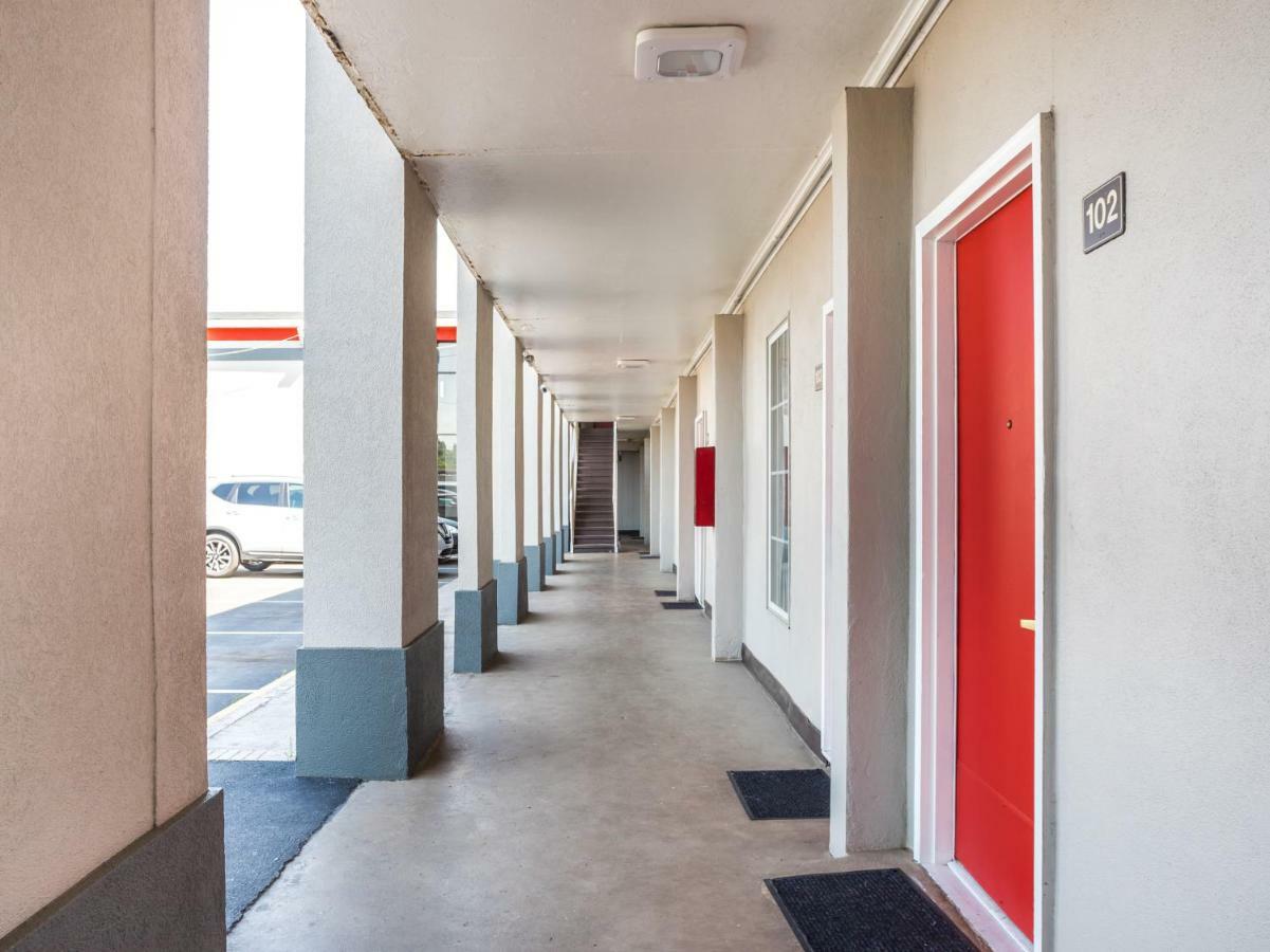 Oyo Hotel Augusta Downtown Exterior photo